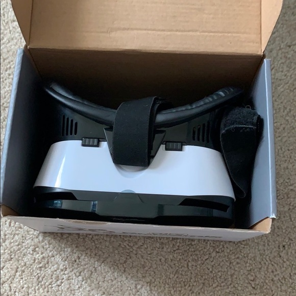 Virtual Reality Headset - Picture 3 of 3